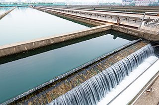 motor brakes for wastewater treatment systems